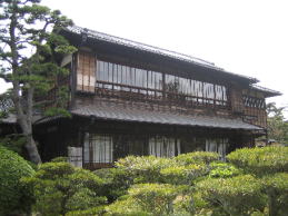 披雲閣